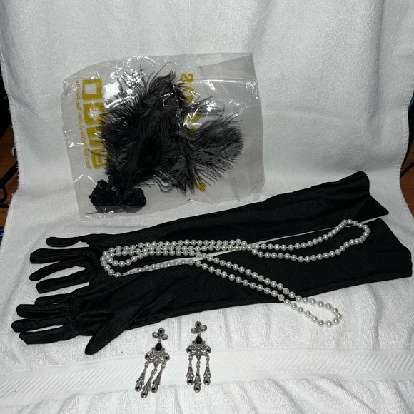 NWT Set Women’s flapper dress XL w gloves, faux Pearls, head piece, and earrings - Picture 3 of 8